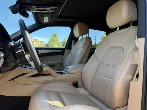 2023 Porsche Cayenne Platinum Edition