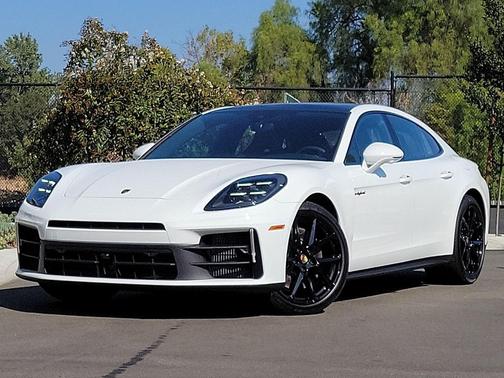 2025 Porsche Panamera 4