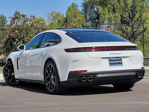 2025 Porsche Panamera 4