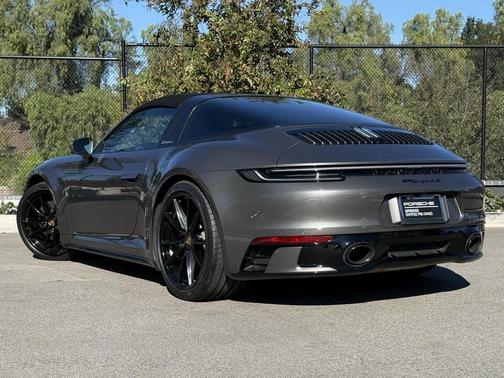 2022 Porsche 911 Targa 4S