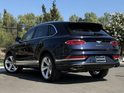 2024 Bentley Bentayga V8