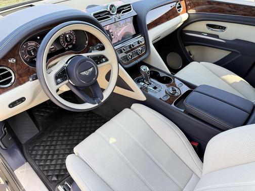 2024 Bentley Bentayga V8