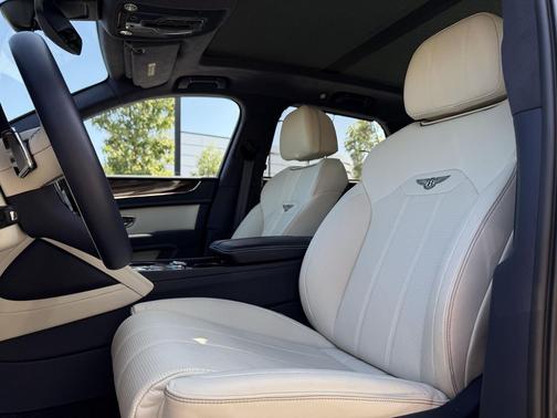 2024 Bentley Bentayga V8