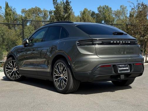 2025 Porsche Macan 4