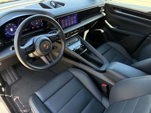 2025 Porsche Macan 4