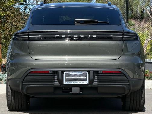 2025 Porsche Macan 4