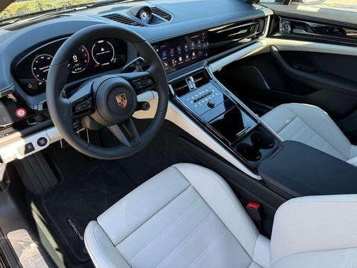 2026 Porsche Panamera 4