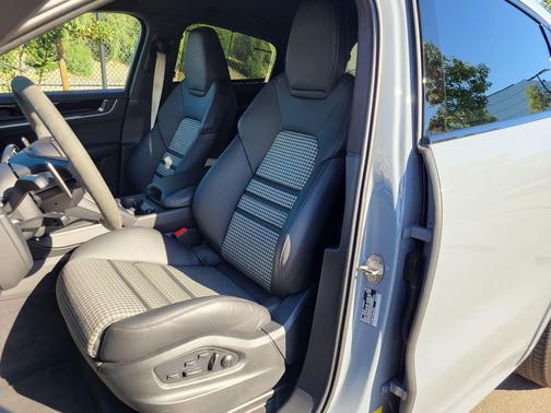 2025 Porsche Cayenne Cayenne Turbo E-Hybrid