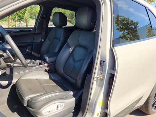 2023 Porsche Macan S