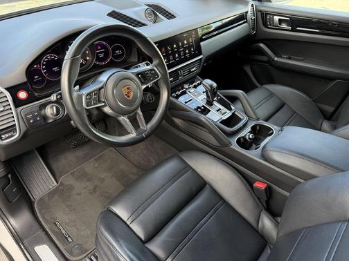 2022 Porsche Cayenne Cayenne