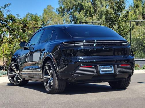 2026 Porsche Macan Turbo