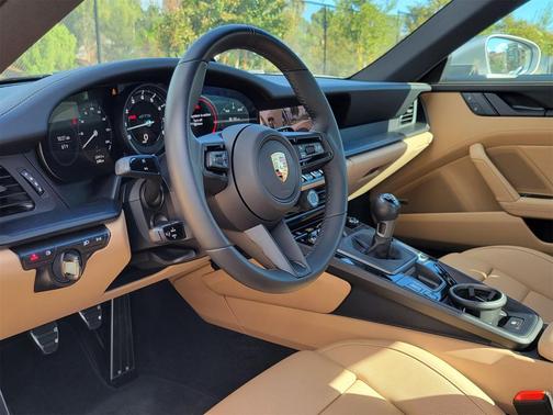 2024 Porsche 911 Carrera 4 GTS