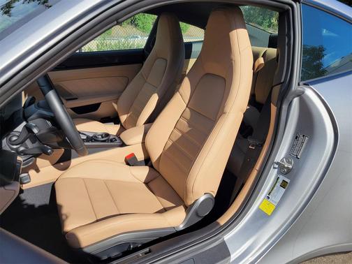 2024 Porsche 911 Carrera 4 GTS