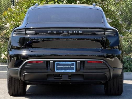2026 Porsche Macan Macan Electric