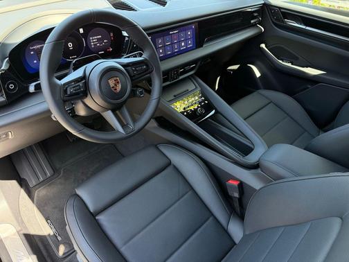2026 Porsche Macan Macan Electric