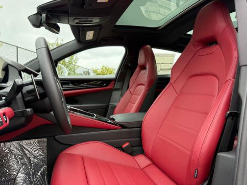 2026 Porsche Panamera