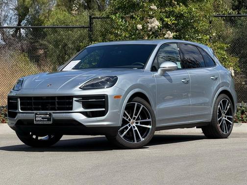 Dolomite Silver Metallic 2025 Porsche Cayenne Cayenne