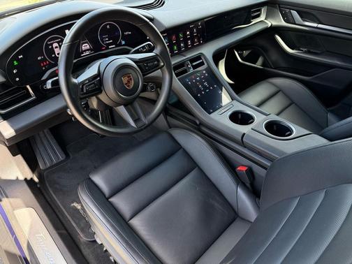 2025 Porsche Taycan 