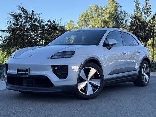 2025 Porsche Macan Loaner