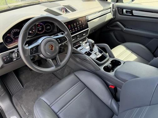 2023 Porsche Cayenne Platinum Edition
