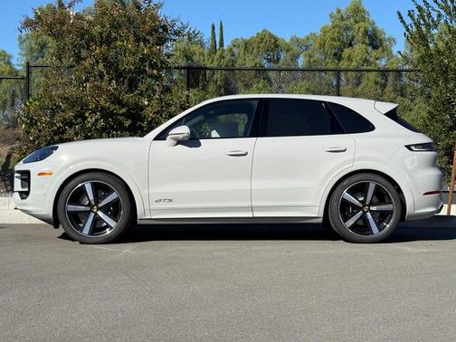 2026 Porsche Cayenne GTS