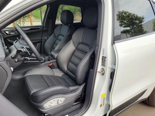 2025 Porsche Macan S