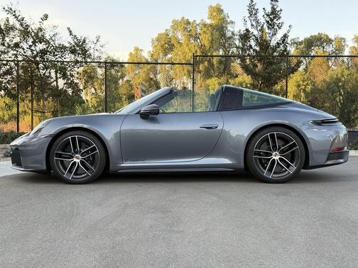 2025 Porsche 911 Targa 4 GTS