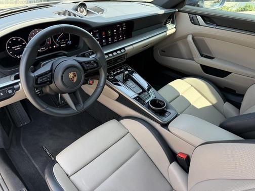 2025 Porsche 911 Carrera