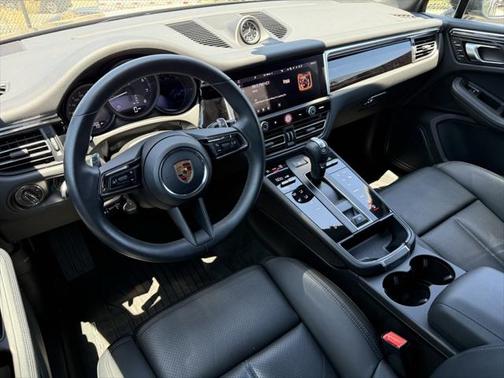 2024 Porsche Macan Base (PDK)