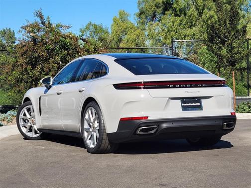 2026 Porsche Panamera 