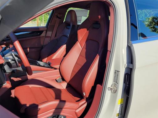 2026 Porsche Panamera 