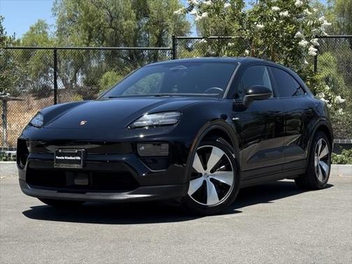 2025 Porsche Macan Base