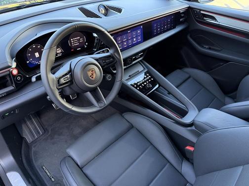 2025 Porsche Macan 4S