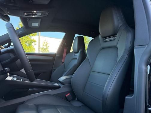 2025 Porsche Macan 4S