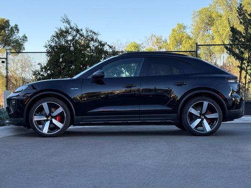 2025 Porsche Macan 4S