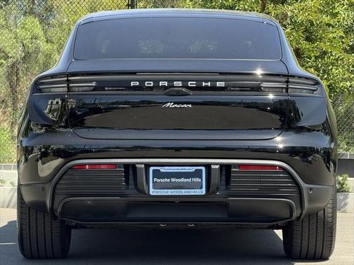 2025 Porsche Macan Base