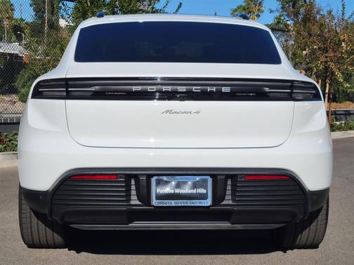 2025 Porsche Macan 4