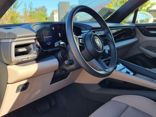 2025 Porsche Macan 4