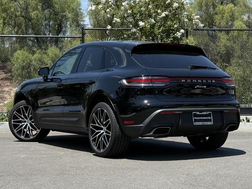 2025 Porsche Macan Loaner
