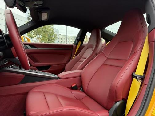 2025 Porsche 911 Carrera