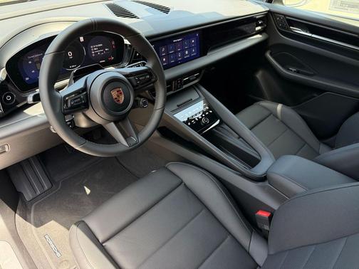 2026 Porsche Macan Macan Electric