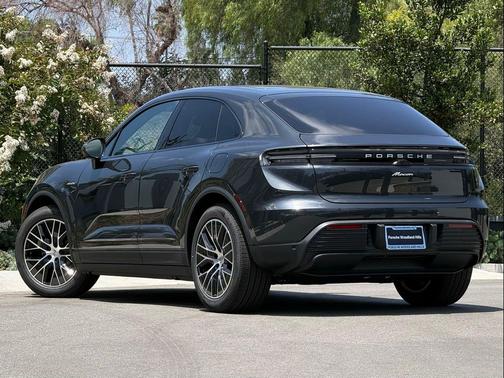 2026 Porsche Macan Macan Electric