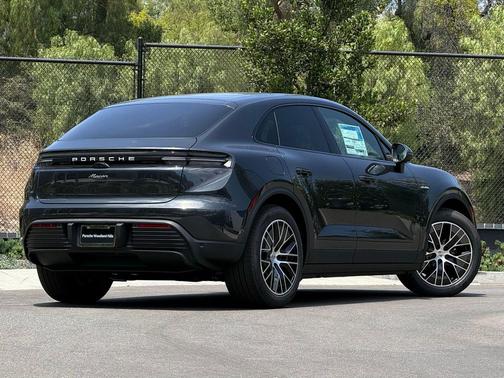 2026 Porsche Macan Macan Electric