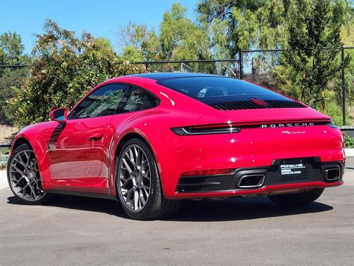 2022 Porsche 911 Carrera