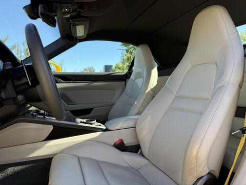 2021 Porsche 911 Carrera