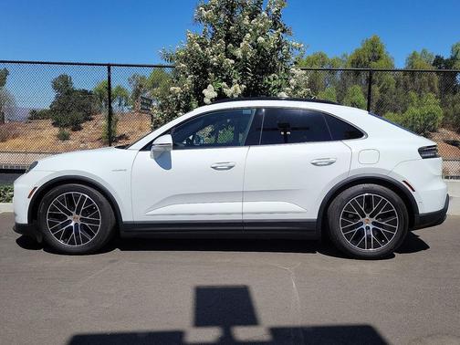 2025 Porsche Macan 4