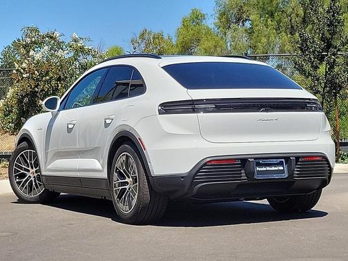2025 Porsche Macan 4