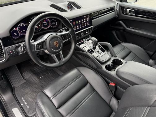 2022 Porsche Cayenne Platinum Edition