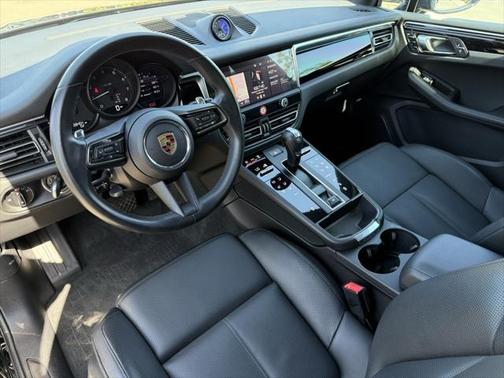 2023 Porsche Macan Base
