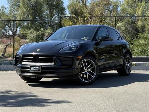 2023 Porsche Macan Base